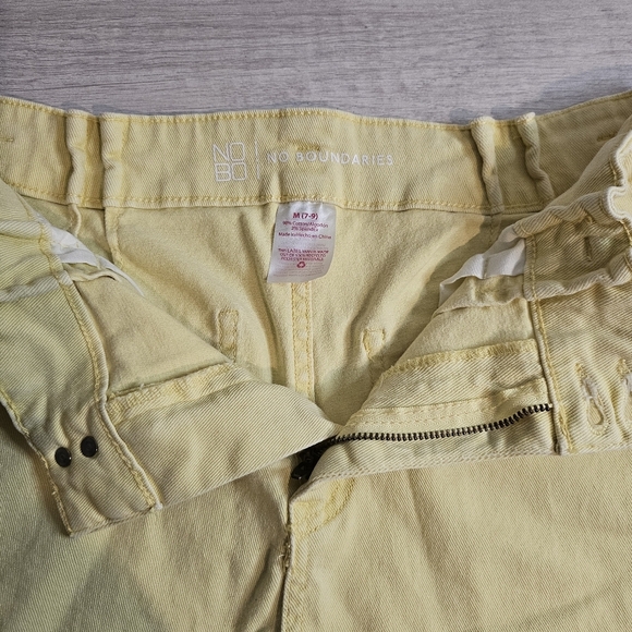 No Boundaries Juniors Butter Yellow Banana High Waist Classic Shorts Size M(7-9) - Picture 2 of 7